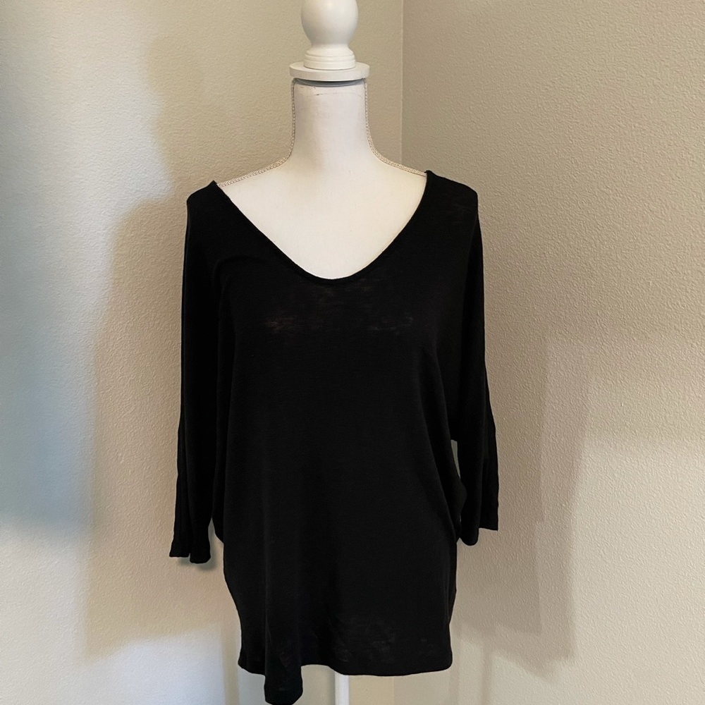 Laila Jayde 3/4 Sleeve Black Top